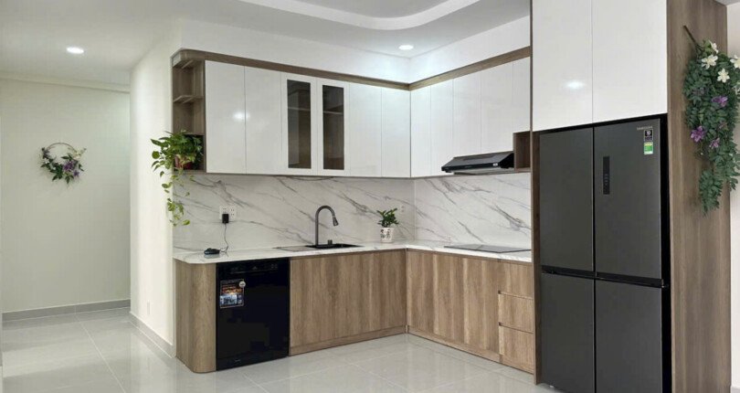 bep trong can ho ban 810x430 - Giá mua bán căn hộ 3 phòng ngủ Chung cư Sky Garden 2 Phú Mỹ Hưng Quận 7 T10/2024
