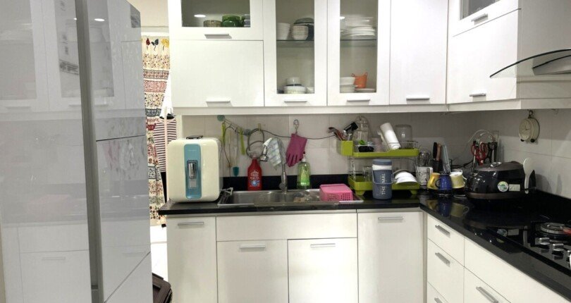 bep trong can ho cho thue 810x430 - Giá cho thuê căn hộ 3 phòng ngủ chung cư Mỹ Phát Phú Mỹ Hưng Quận 7 T11/2024