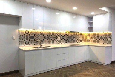 can-canh-bep-trong-can-ho-ban