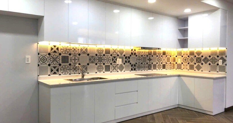 can canh bep trong can ho ban 810x430 - Giá mua bán căn hộ 3 phòng ngủ block B chung cư Hưng Phúc Happy Residence Quận 7 T10/2024