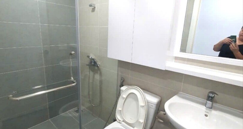 can ho co 2 toilet day du thiet bi nhu hinh 2 810x430 - Giá mua bán căn hộ 2 phòng ngủ Block A Chung cư Scenic Valley 2 Phú Mỹ Hưng Quận 7 T10/2024