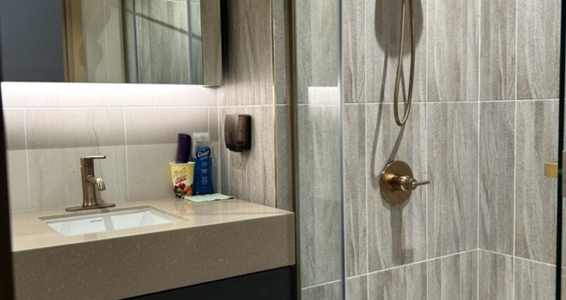 can ho co 2 toilet day du thiet bi nhu hinh 3 810x430 - Giá cho thuê căn hô 2 phòng ngủ Chung cư The Antonia Phú Mỹ Hưng Quận 7 T10/2024