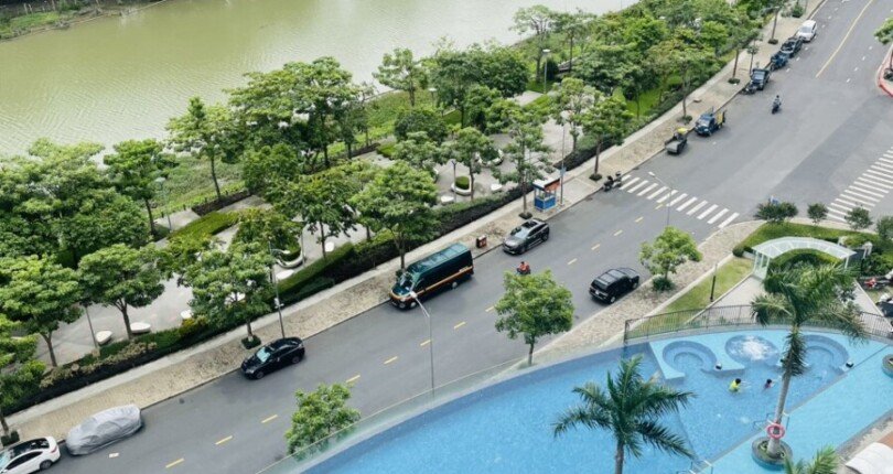 can ho lien ke ho boi midtown m7 va song 810x430 - Giá mua bán căn hộ 3pn chung cư Midtown m7 Phú Mỹ Hưng Quận 7 T10/2024