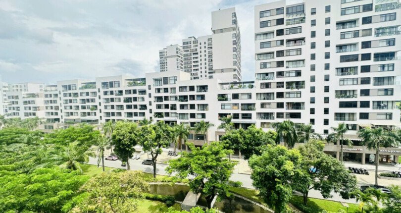 cong ho ban lien ke pho di bo ton dat tien 810x430 - Giá mua bán căn hộ 3 phòng ngủ Block A Chung cư Garden Plaza 1 Quận 7 T11/2024
