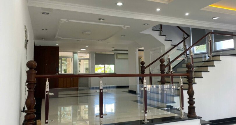 hien trang nha hoan thien noi that co ban 810x430 - Giá mua bán căn hộ 4pn tầng trệt Block D Chung cư Mỹ Tú 1 Phú Mỹ Hưng Quận 7 T10/2024