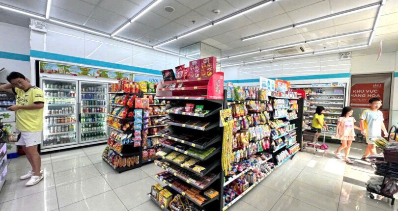 hien trang shophouse dang kinh doanh sieu thi 810x430 - Giá mua bán Shophouse số 54 Chung cư Midtown the Peak m8 Phú Mỹ Hưng Quận 7 T11/2024