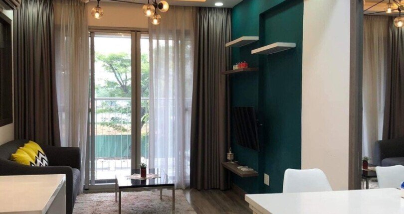 hinh anh phong khach can ho can ban 810x430 - Bán căn hộ 70m2, chung cư Scenic Valley 1, giá 5 tỷ, nhà đang có hợp đồng thuê 17tr/tháng.