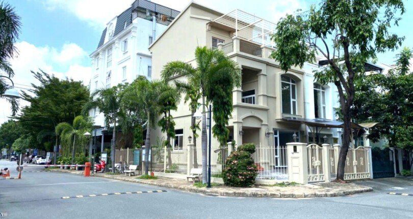 hinh anh toa nha biet thu so 1 khu hung thai 1 quan 7 810x430 - Giá mua bán tòa nhà Biệt thự nguyên căn số 01 khu Hưng Thái 1 Quận 7 T10/2024