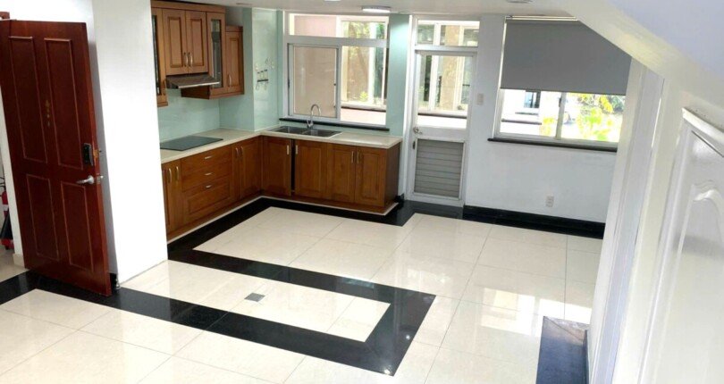 khong gian bep rong rai 1 810x430 - Giá mua bán căn hộ 4pn tầng trệt Block D Chung cư Mỹ Tú 1 Phú Mỹ Hưng Quận 7 T10/2024