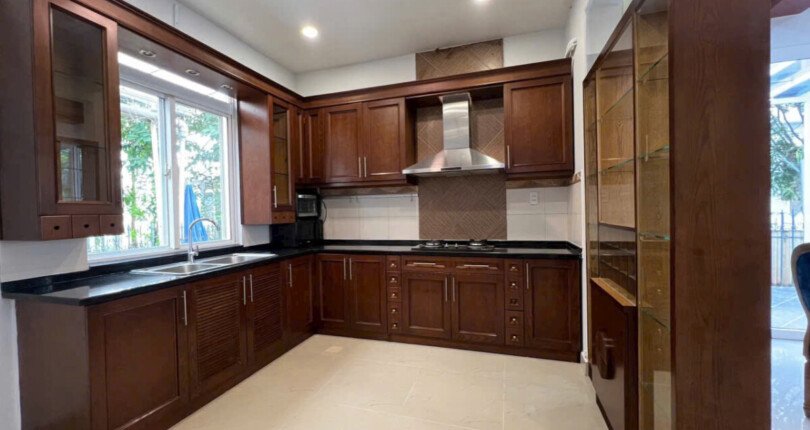 khong gian bep rong rai 15 810x430 - Cho thuê biệt thự Cảnh Đồi Phú Mỹ Hưng Quận 7 nội thất cao cấp giá 65tr/tháng