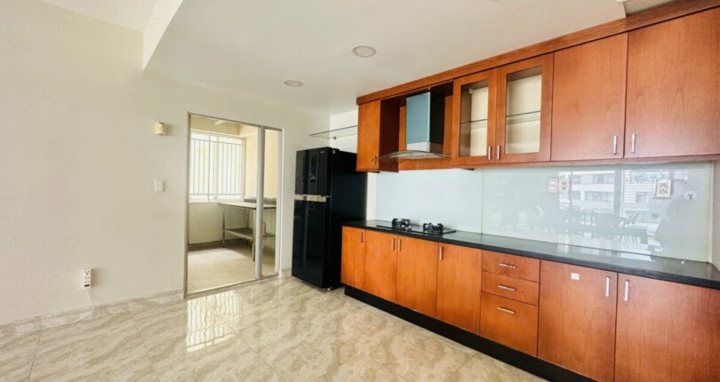 khong gian bep rong rai 16 810x430 - Giá mua bán căn hộ 3 phòng ngủ Block A Chung cư Garden Plaza 1 Quận 7 T11/2024