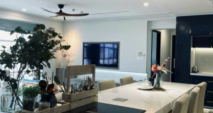 khong gian bep rong rai 810x430 - Giá mua bán căn hộ Penthouse Chung cư Happy Valley Quận 7 T10/2024