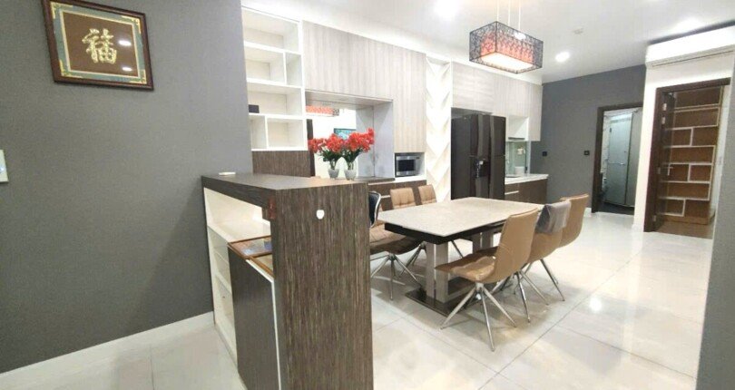 khong gian bep va phong an 1 810x430 - Bán gấp căn hộ Happy Valley Block C, view hồ bơi, 127m2, giá 7,5 tỷ