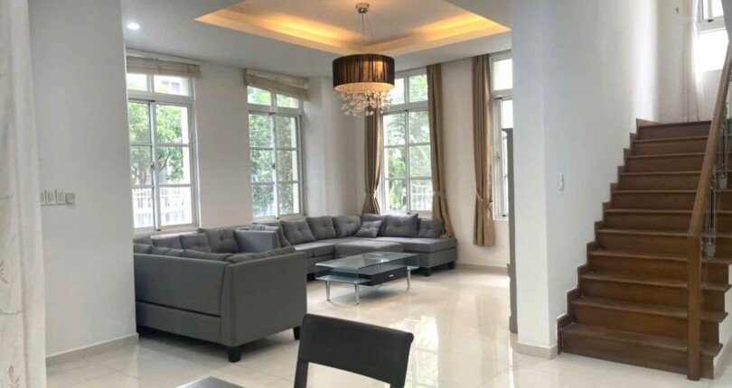 khong gian phong an va phong khach 810x430 - Giá cho thuê nhà Biệt thự đơn lập Mỹ Văn Phú Mỹ Hưng Quận 7 t11/2024