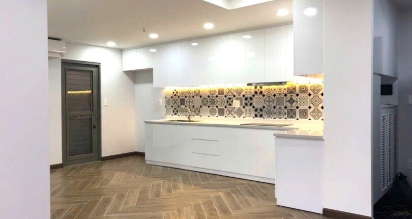 khu vuc bep rong rai 810x430 - Giá mua bán căn hộ 3 phòng ngủ block B chung cư Hưng Phúc Happy Residence Quận 7 T10/2024