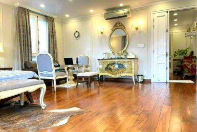 nha-biet-thu-ban-co-5-phong-ngu-rong-rai