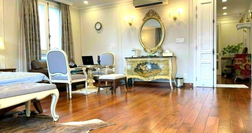 nha biet thu ban co 5 phong ngu rong rai 810x430 - Giá mua bán nhà Biệt thự căn góc Nam Thiên 3 nội khu Cảnh Đồi Phú Mỹ Hưng Quận 7 T11/2024