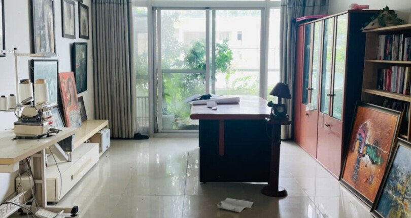 phong khach can ho ban 34 810x430 - Giá mua bán căn hộ 3 phòng ngủ Block A Chung cư Garden Court 1 Phú Mỹ Hưng Quận 7 T11/2024