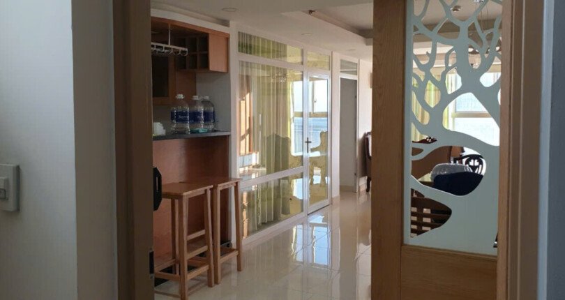 phong khach can ho ban 36 810x430 - Một căn duy nhất , 84m2, chung cư Scenic Valley 2, giá 5.4 tỷ, nhà có hợp đồng thuê ổn định.