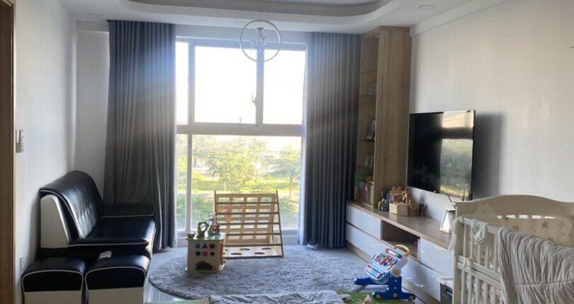 phong khach can ho ban 38 810x430 - Bán căn hộ chung cư Scenic Valley 2, 84m2, giá 5.690 tỷ, nhà có hợp đồng thuê ổn định.