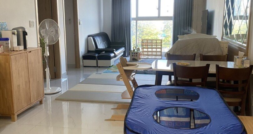 phong khach can ho can ban 810x430 - Bán căn hộ chung cư Scenic Valley 2, 842m, giá 5.690 tỷ, nhà có hợp đồng thuê ổn định.