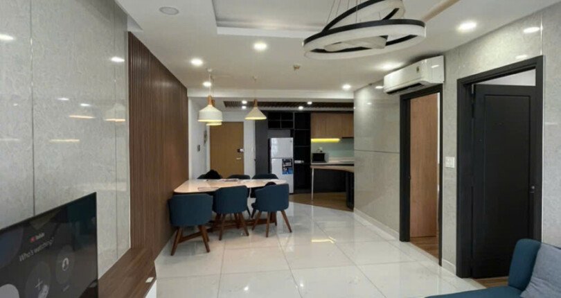 phong khach can ho cho thue 810x430 - Cho thuê căn hộ chung cư Scenic Valley 2, 84m2, căn góc , giá 21tr/tháng, xem nhà dễ.