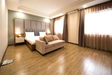 phong-khach-san-rong-rai