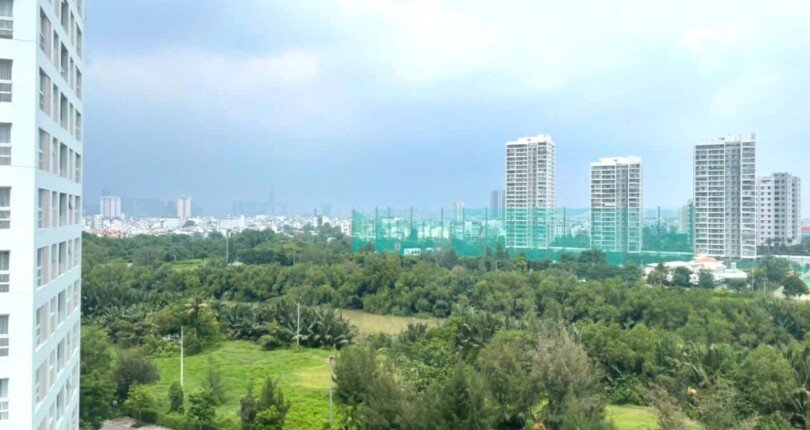 phong khach truc dien cong vien va song 810x430 - Bán gấp căn hộ Happy Valley Block L vị trí số 04 căn góc lầu cao giá 6,850 tỷ