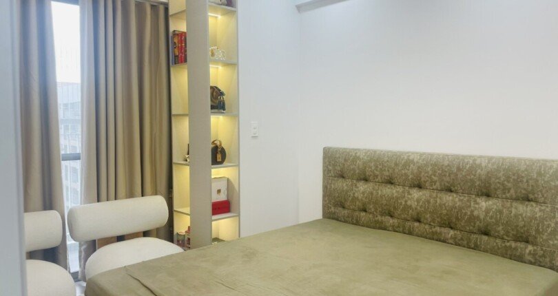 phong ngu can ho ban 11 810x430 - Bán căn hộ 101m2, chung cư Scenic Valley 1, nội thất căn hộ đầy đủ, view trực diện hồ bơi, giá 7.2 tỷ, xem nhà dễ.