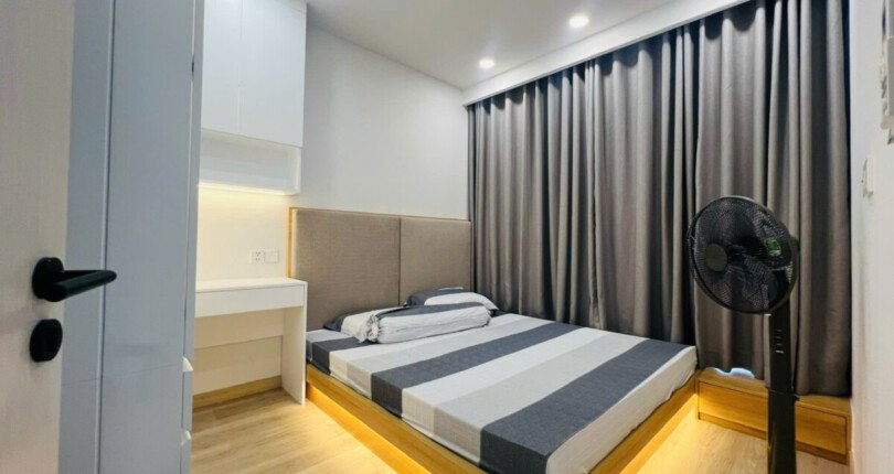 phong ngu can ho ban 15 810x430 - Giá mua bán căn hộ 2pn Block B view hồ bơi chung cư Cardinal Court Phú Mỹ Hưng T10/2024