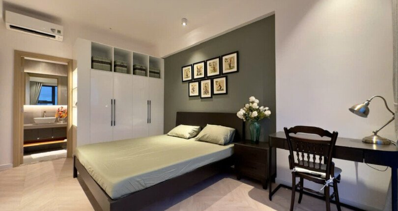 phong ngu master trong can ho ban 810x430 - Giá mua bán căn hộ 2 phòng ngủ Block B Chung cư The Antonia Phú Mỹ Hưng T10/2024