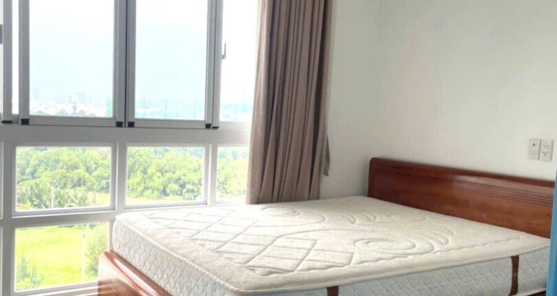 phong ngu nho co cua so rong 810x430 - Bán gấp căn hộ Happy Valley Block L vị trí số 04 căn góc lầu cao giá 6,850 tỷ