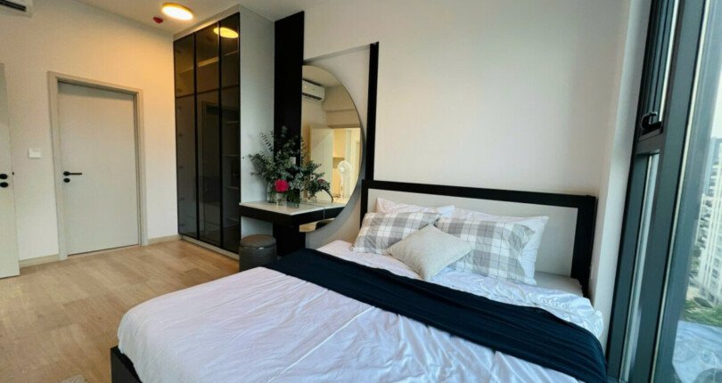 phong ngu thu 2 1 810x430 - Bán gấp căn hộ 2 phòng ngủ Cardinal Court block A lầu cao, view hồ bơi nội thất cao cấp, giá 7,9 tỷ