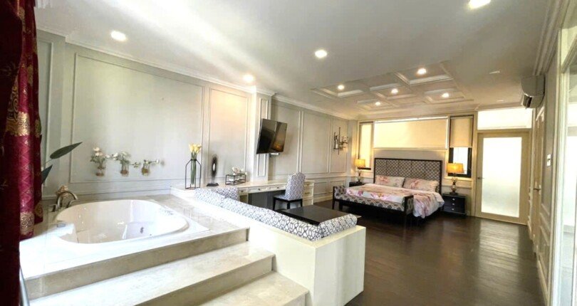 phong tam massager lau 2 810x430 - Giá cho thuê nhà Biệt thự nguyên căn Khu Nam Đô Phú Mỹ Hưng Quận 7 T11/2024