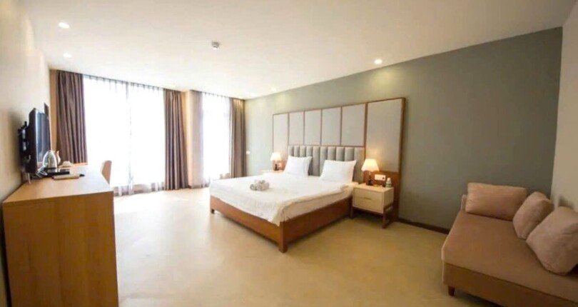 toa nha khach san cho thue co 10 phong sang trong 810x430 - Giá cho thuê tòa nhà nguyên căn khách sạn đường Lê Văn Thiêm Quận 7 T10/2024