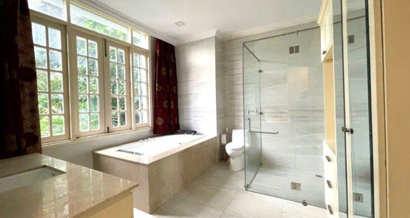 toilet co bon tam nam 3 810x430 - Giá cho thuê nhà Biệt thự nguyên căn Khu Nam Đô Phú Mỹ Hưng Quận 7 T11/2024