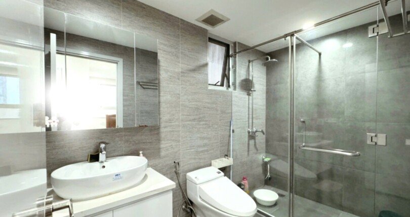 toilet trong can ho 810x430 - Giá mua bán căn hộ 3pn Block B Chung cư Scenic Valley 2 Phú Mỹ Hưng Quận 7 T10/2024
