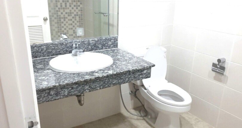 toilet trong can ho ban 2 810x430 - Giá mua bán căn hộ 3pn Chung cư Garden Plaza 1 Phú Mỹ Hưng Quận 7 T10/2024
