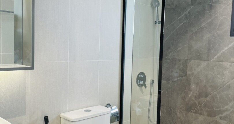 toilet trong can ho ban 4 810x430 - Duy nhất căn hộ 2 phòng ngủ nội thất chủ đầu tư cần bán tại Cardinal Court Phú Mỹ Hưng