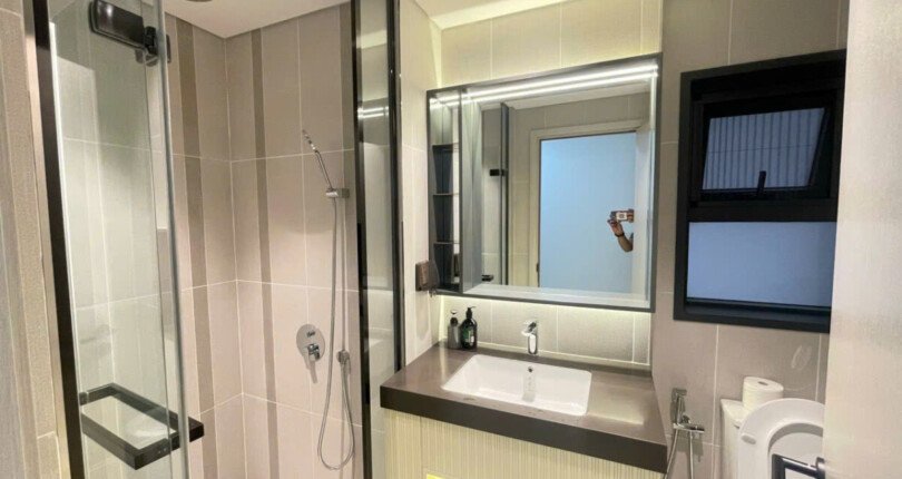 toilet trong can ho cho thue 810x430 - Giá cho thuê căn hộ 2 phòng ngủ Block A Chung cư Cardinal Court Phú Mỹ Hưng Quận 7 T10/2024