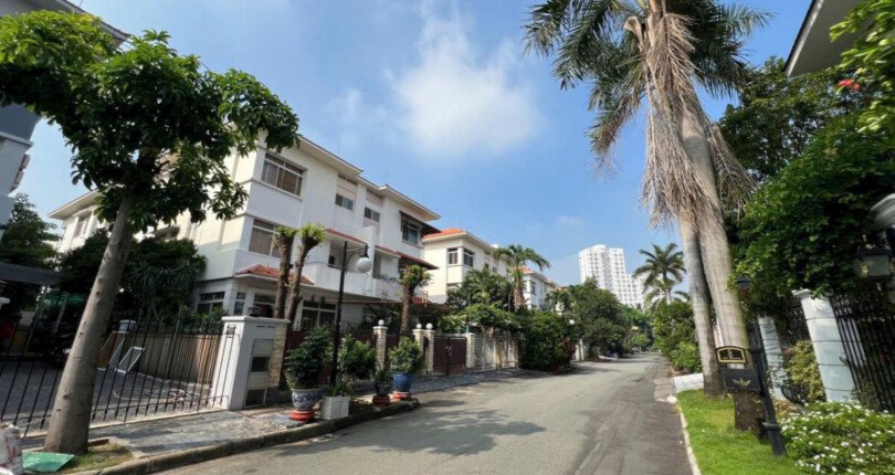 vi tri biet thu mat duong noi khu my quang khu canh doi phu my hung 810x430 - Cho thuê biệt thự Cảnh Đồi Phú Mỹ Hưng Quận 7 nội thất cao cấp giá 65tr/tháng