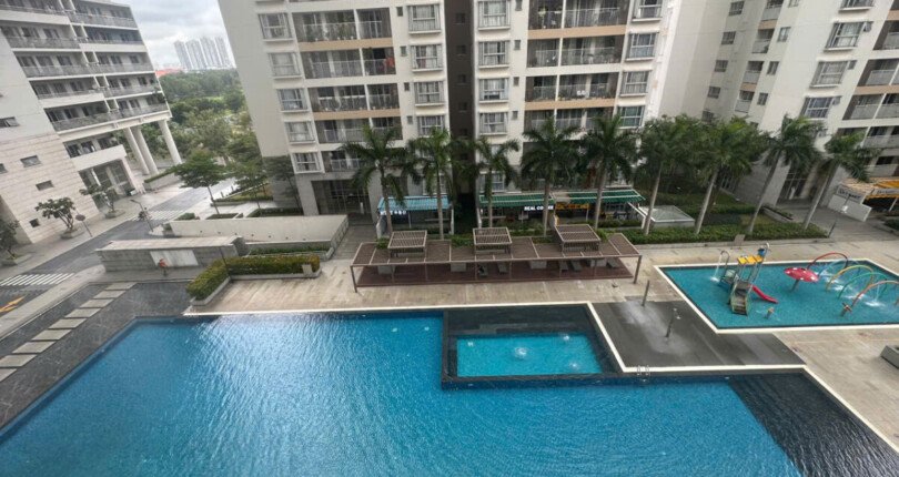 view can ho ban 1 810x430 - Bán căn hộ chung cư Scenic Valley 1, 70m2, view hồ bơi, giá 5.250 tỷ, đầy đủ nội thất.