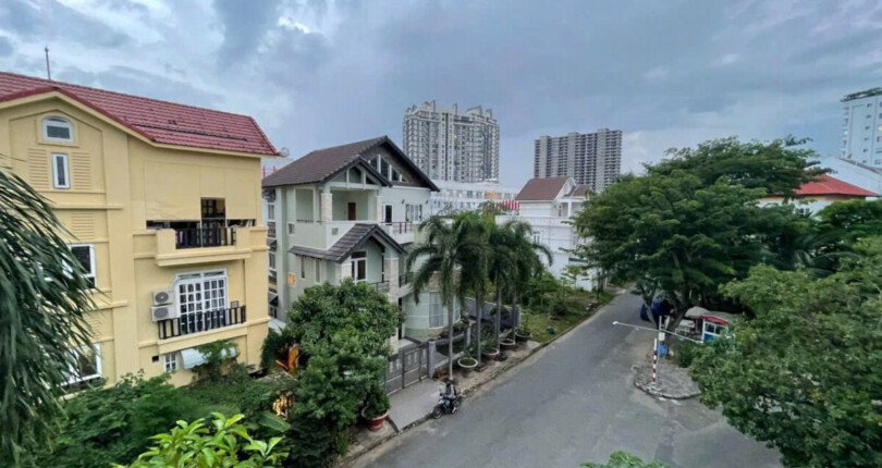 view nha biet thu ban 810x430 - Giá mua bán nhà Biệt thự nguyên căn Khu Nam Thông 2 Phú Mỹ Hưng Quận 7 T10/2024
