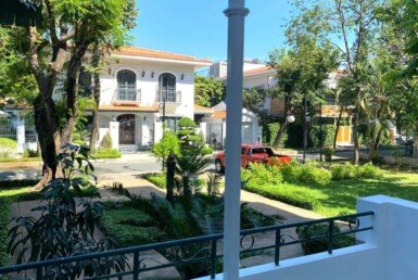 view-nhin-tu-phong-khach-can-ho-ban