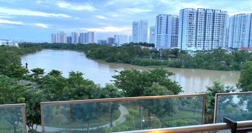 view phong khach can ho ban 3 810x430 - Bán gấp căn hộ 3pn Block C Chung cư Riverpark Residence Quận 7 view sông giá rẻ