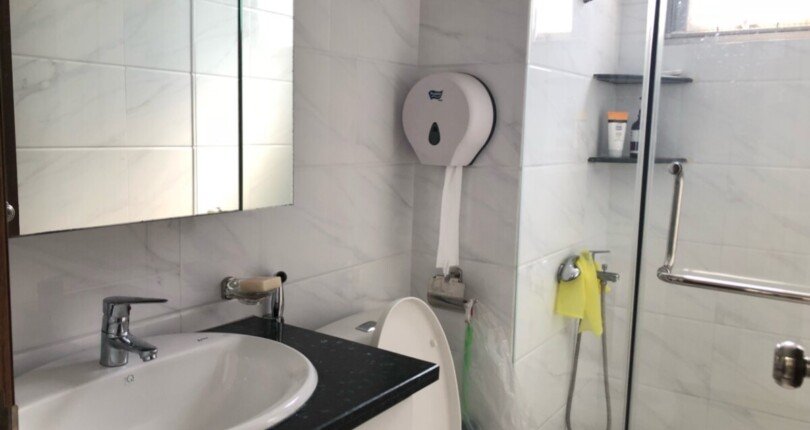 wc can ho cho thue 2 810x430 - Cho thuê căn hộ chung cư Scenic Valley 1, 77m2, căn góc, giá 20tr/tháng, đầy đủ nội thất xem nhà dễ