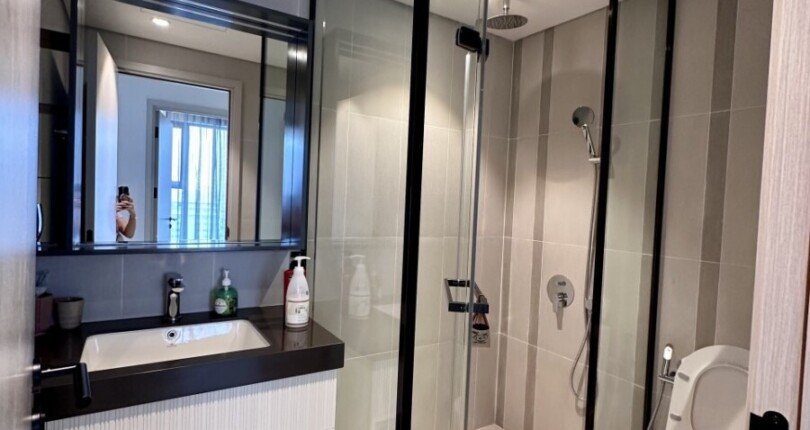 z5897504708814 5c8bb431cd93db15e5ea3aa42a160e83 810x430 - Cần cho thuê gấp căn hộ 3PN Cardinal Court giá 55tr/tháng, full nội thất như hình