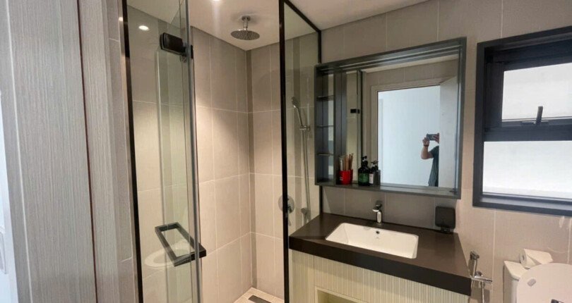 z5909582703428 a5cbdaaa85615ad00932d770c9b061a0 810x430 - Cho thuê căn hộ Cardinal Court Tầng 9, 76m 2 phòng ngủ full nội thất