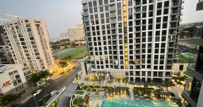 z5909583473090 1071e7550ce31c1a951673a78b1073e4 810x430 - Cho thuê Cardinal Court Phú Mỹ Hưng 76m, 2 phòng tầng 7 full nội thất