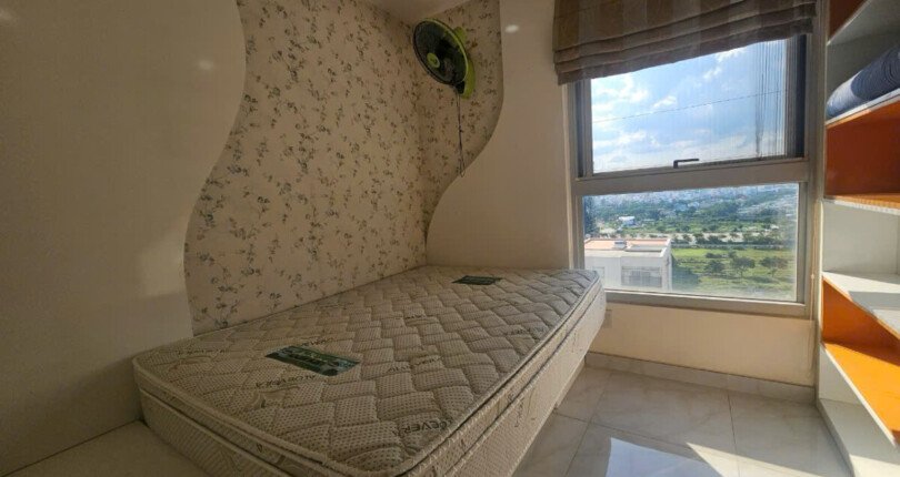 z5922668304608 4568b54daaa838de1f22fd32a2c7baff 810x430 - Cho thuê căn hộ Star Hill Phú Mỹ Hưng 3 phòng full đồ